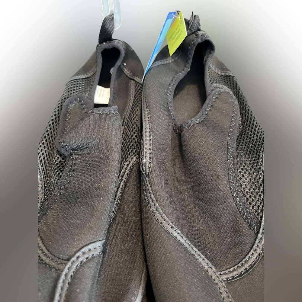 Men’s‎ Aqua Shoes 4 Pair. NWT